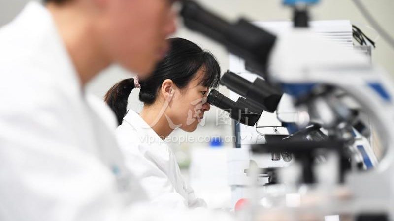 生物制品与化学药品：优缺点对比解析**